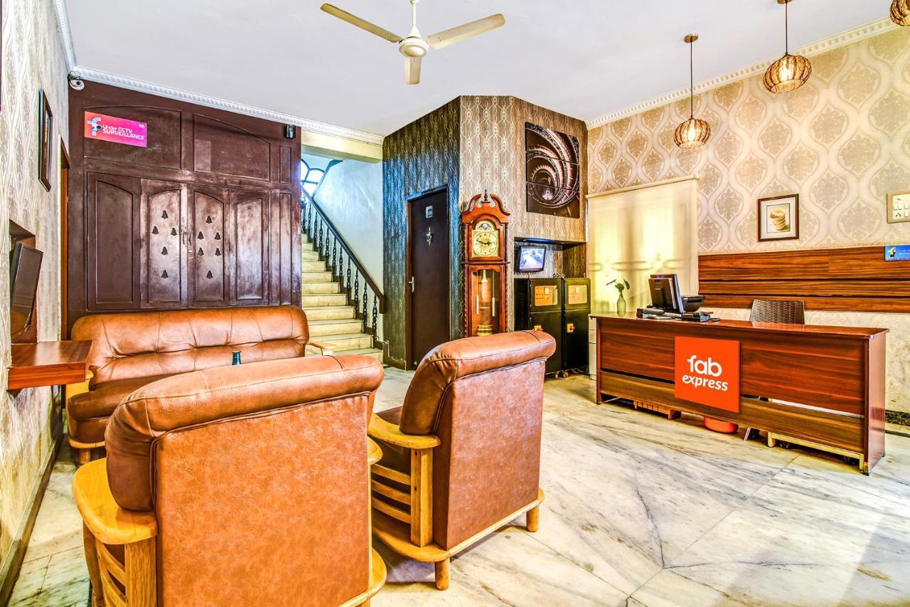 Fabexpress Nestlay Rooms - 100M From Velammal Hall, Moggappair Chennai Eksteriør billede